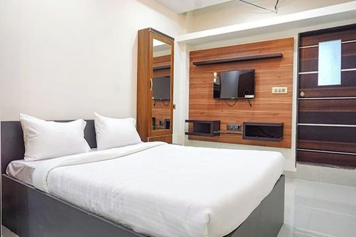 Room 11 of 30
