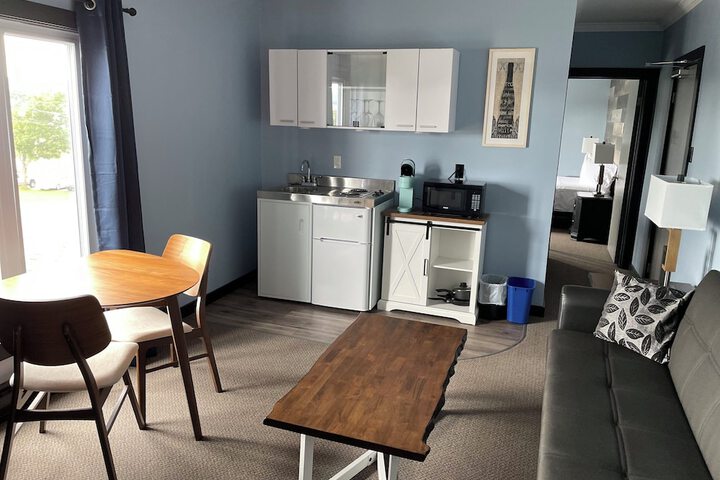 Room 6 of 27