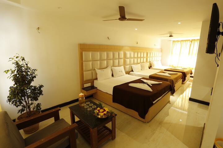 Room 8 of 33