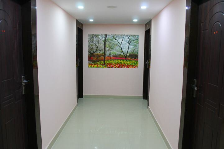 Ballroom/Hall 32 of 33