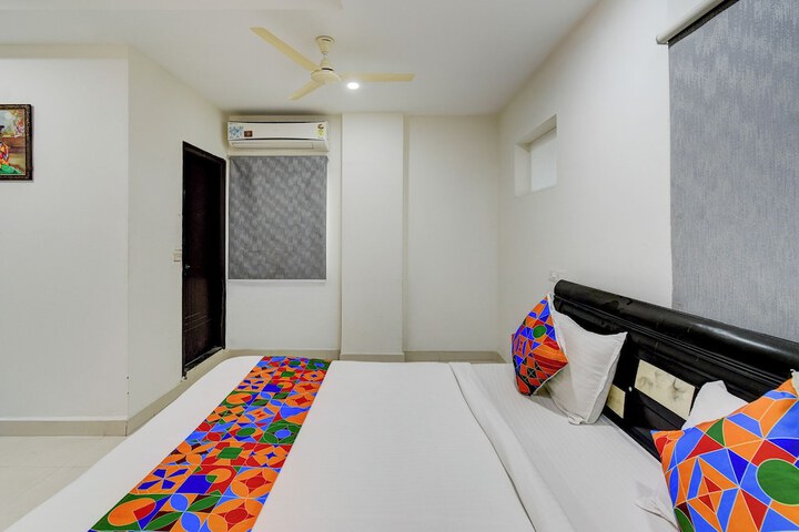 Room 12 of 32