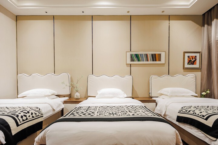 Room 33 of 140