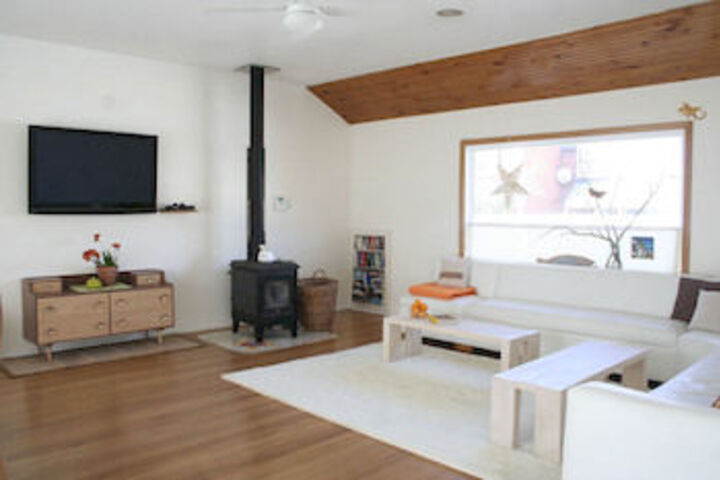 Lounge 9 of 44