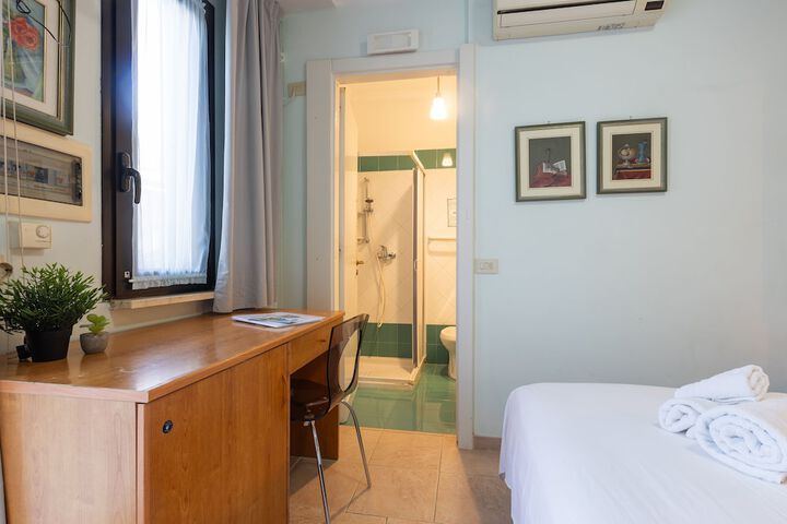 Room 32 of 129