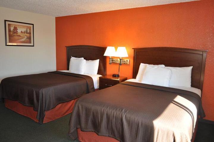 1 Queen Bed (9 of 11)