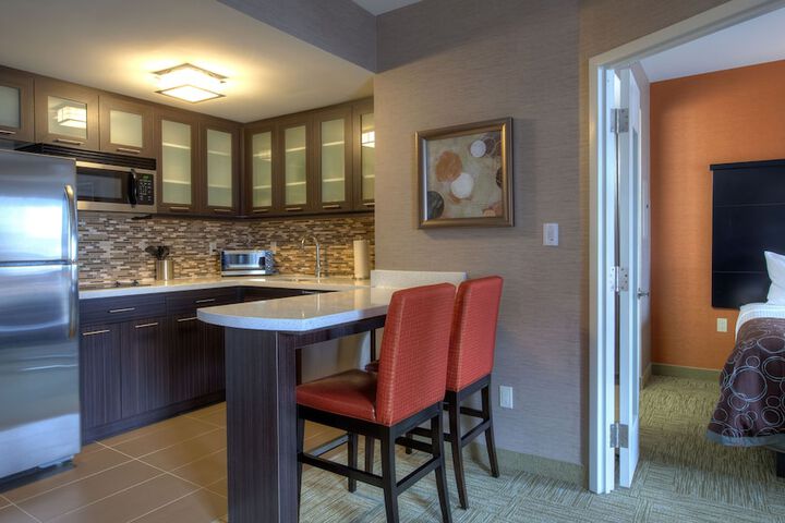 1 Queen Studio Suite Full Kitchen Single Sofa Bed (17 of 28)