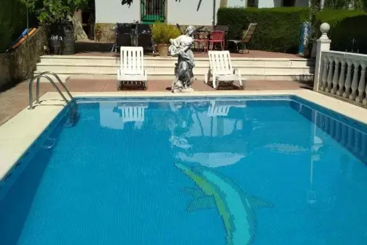 Pool 2 of 4