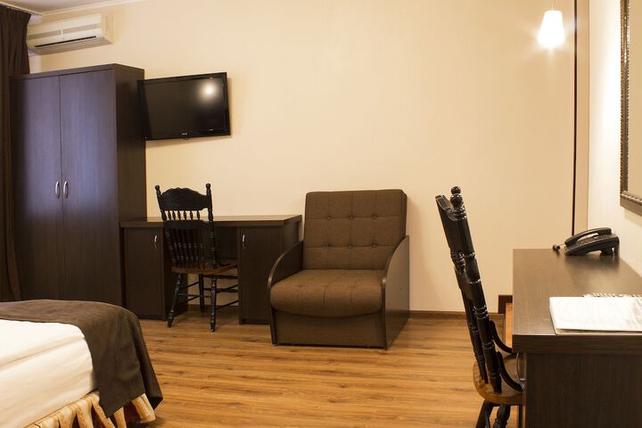 Room 18 of 121