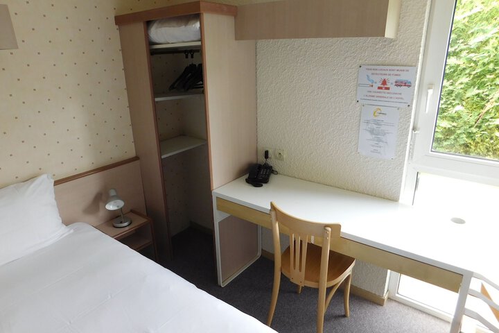 Room 10 of 33