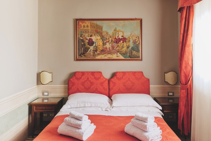 Room 10 of 23