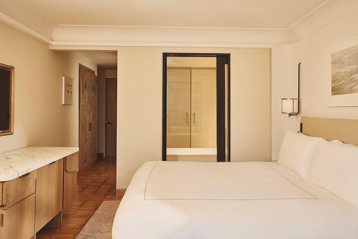 Room 73 of 106