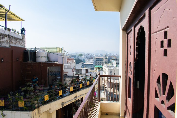 Room 10 of 65