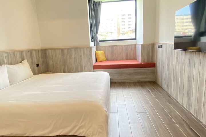 Room 6 of 42