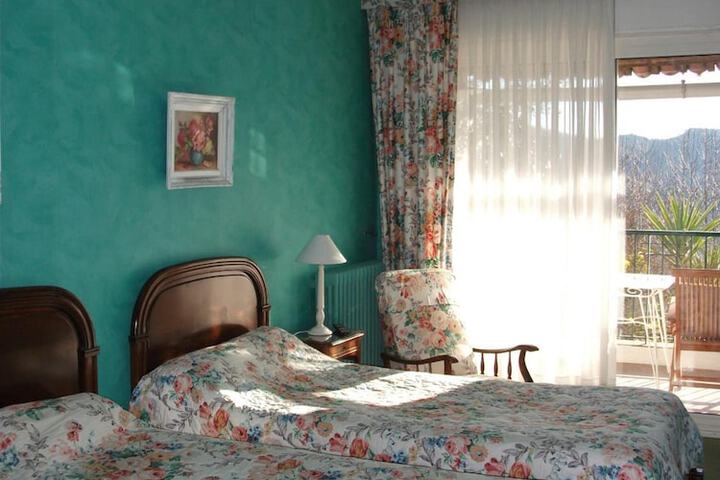 Room 15 of 106