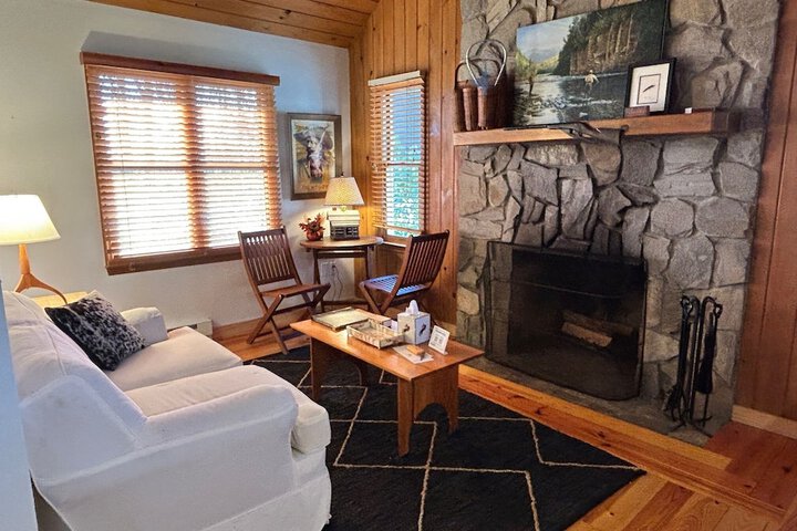Lounge 104 of 118