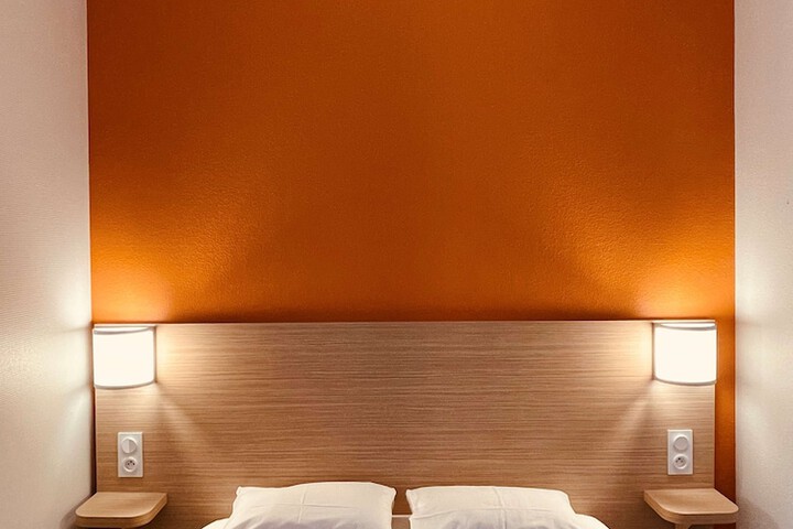 Room 9 of 33