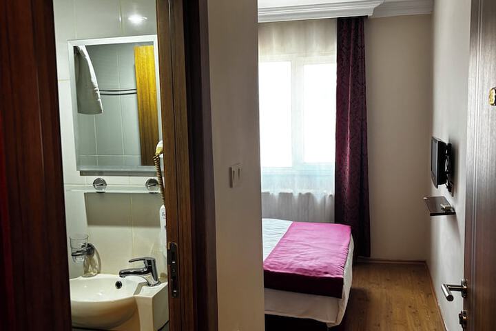 Room 13 of 23