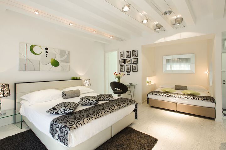 Room 8 of 76