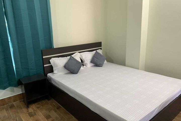 Room 9 of 12