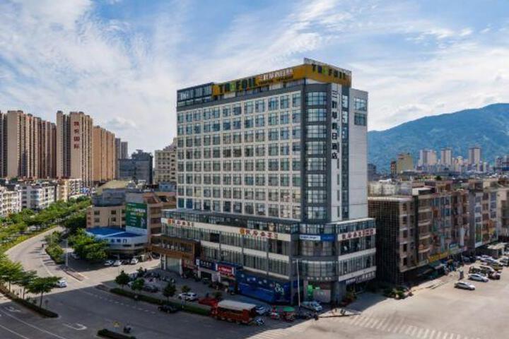 Clover Holiday Hotel (Guiping Xinggui)