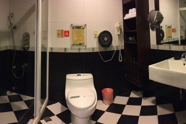 Room 27 of 43