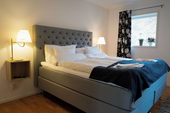 Room 7 of 28