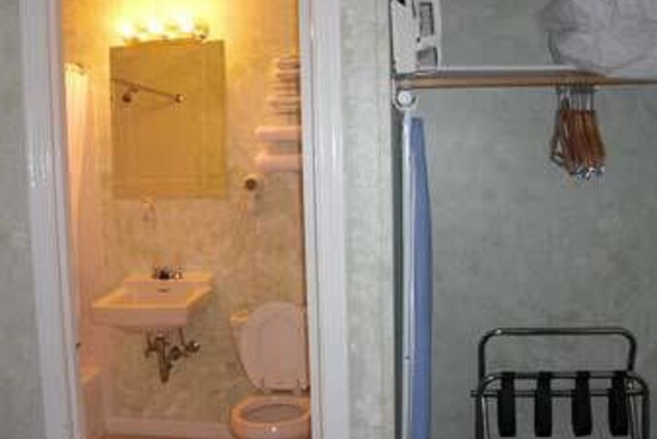 Room 4 of 6