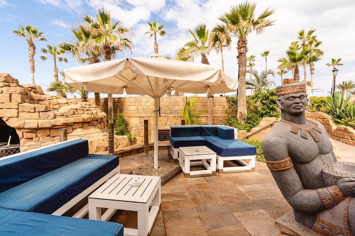 Lounge 133 of 163