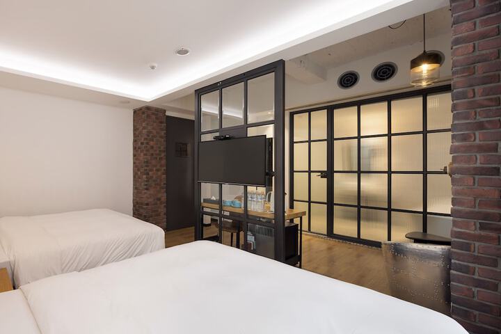 Room 14 of 151
