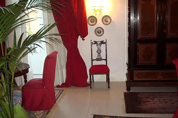 Room 8 of 14