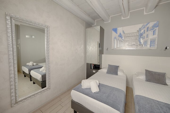 Room 42 of 122