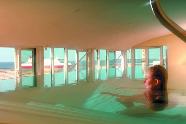 Hotel Pool