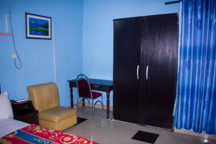 Room 15 of 37