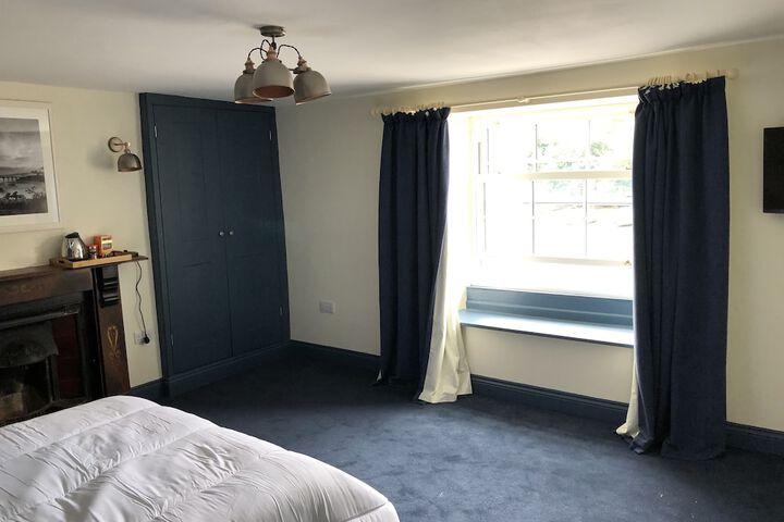 Room 4 of 10