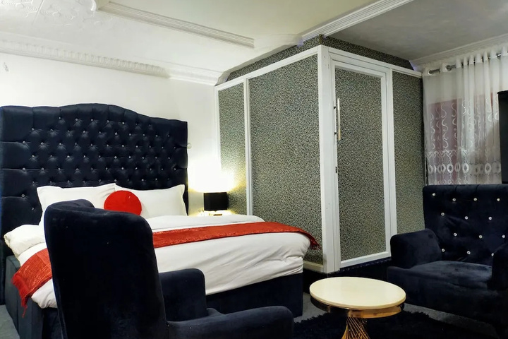 Room 4 of 14