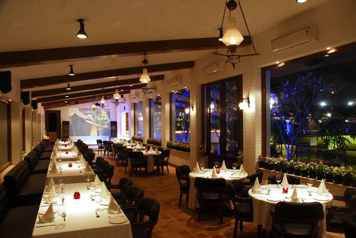 Dining 24 of 28