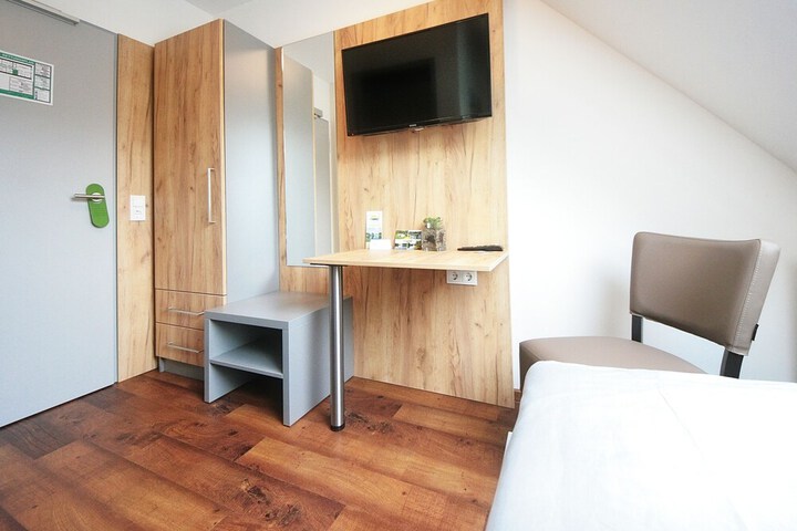 Room 4 of 30