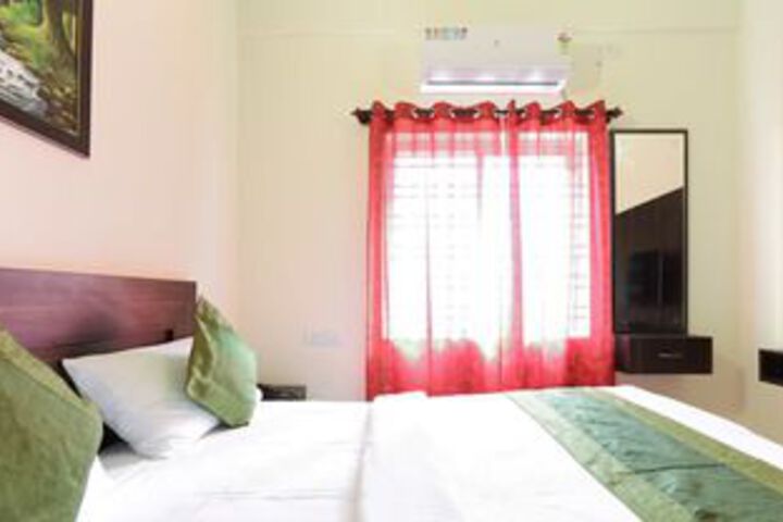 Room 33 of 62