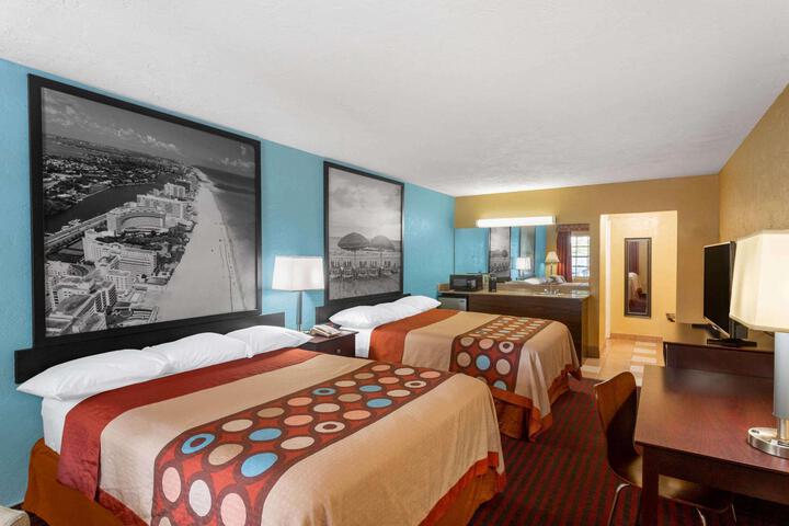 2 Double Beds (1 of 6)
