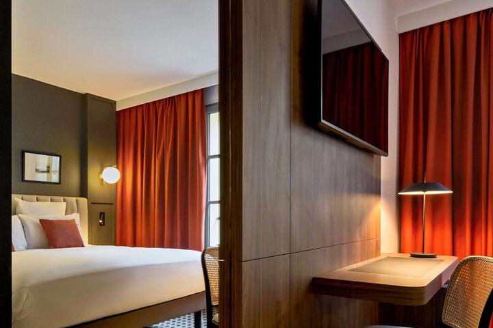 Room 14 of 30