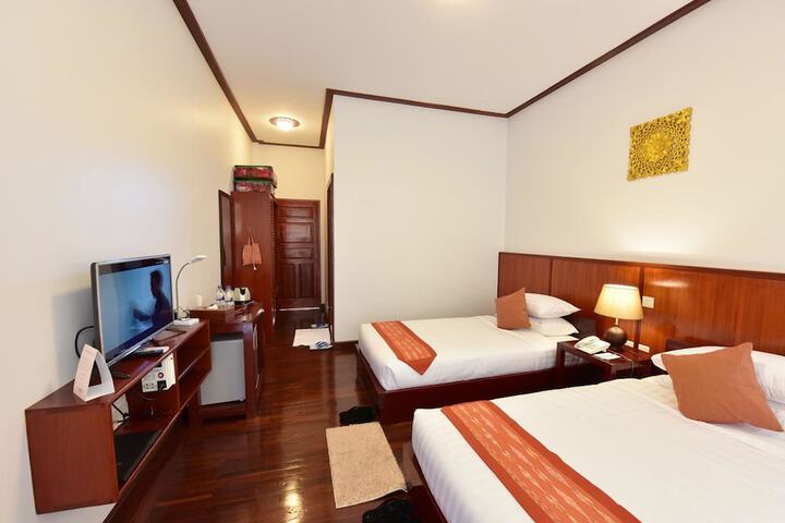 Room 10 of 28