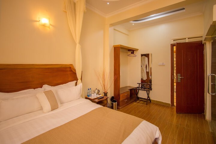 Room 6 of 76
