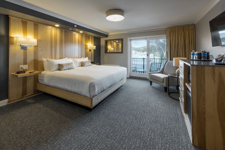 Room 4 of 52