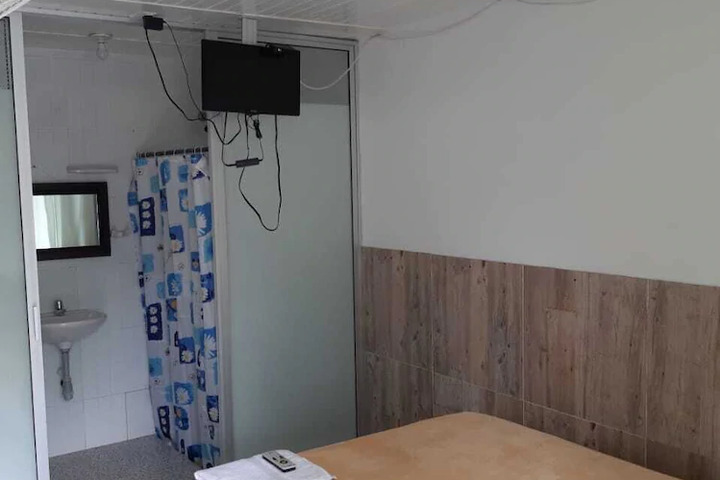 Room 8 of 10