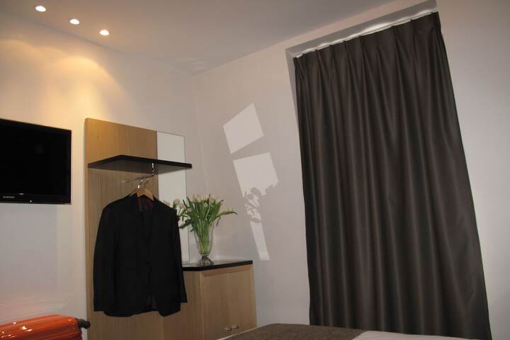 Room 8 of 48
