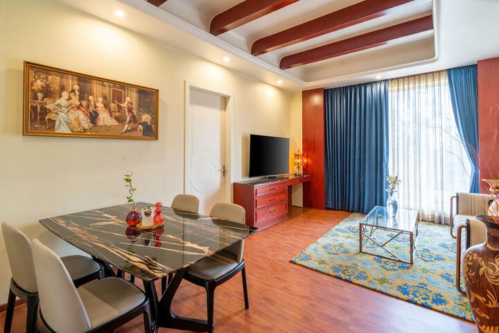 Room 6 of 24