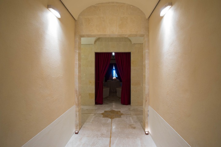 Ballroom/Hall 73 of 106