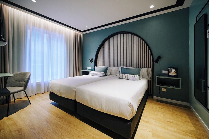 Room 33 of 67