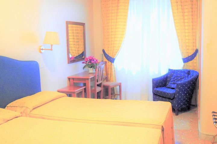 Room 44 of 201