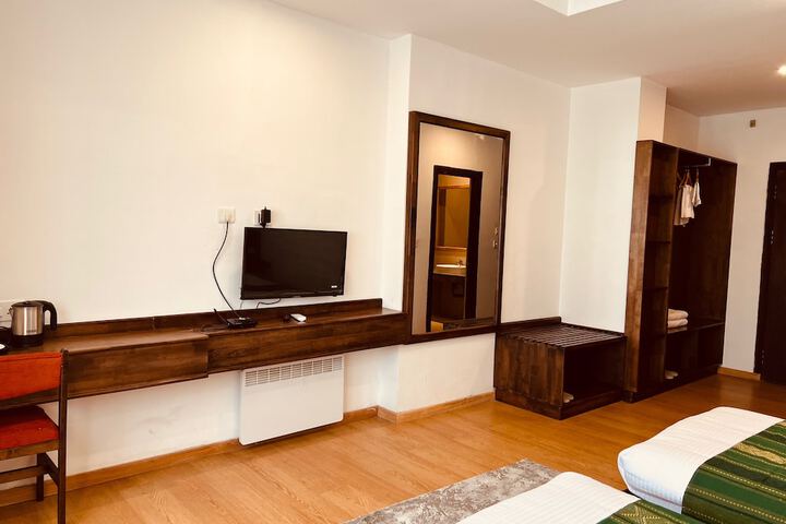 Room 15 of 33